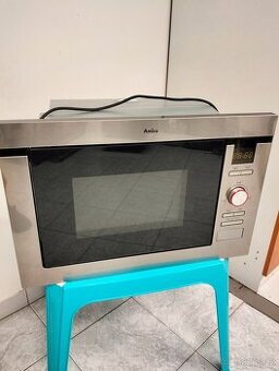 Vestavná mikrovlnná trouba Amica AMM 25 BI o objemu 25 l.