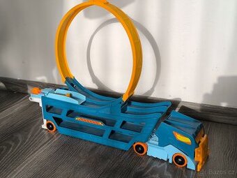 Hot wheels smyčka kamion