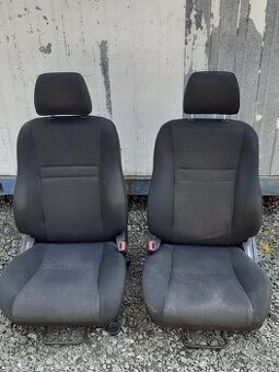 Sedačky Toyotaa Avensis