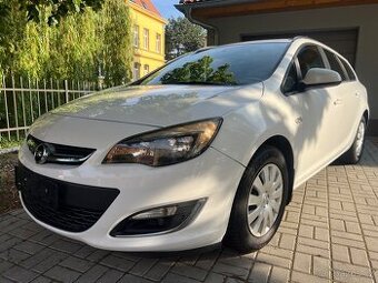 OPEL ASTRA J 1.4i 74KW /SPORTS-TOURER/FACELIFT/ČR/2.MAJITEL/