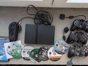 Herní konzole PlayStation 2 Slim + 3 ovladače