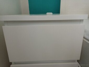 Noční stolek Ikea Malm