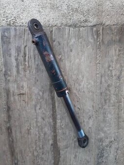 Prodám pomocný hydraulický píst.