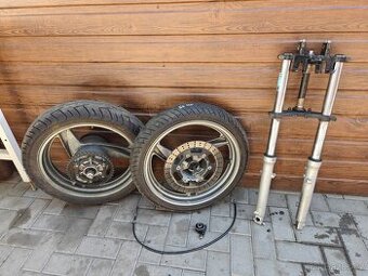 Kawasaki ER-5 - přední tlumiče - kolo - výfuk