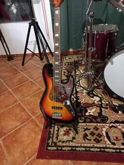 baskytara zn.,,Harley Benton"