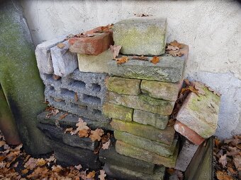 Cihly do betonu , železobetonový sloup, balík IPA