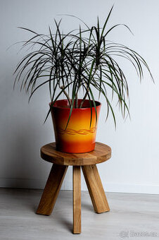 Podstavec na květináč