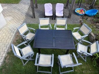 Stůl s 8 židlemi a 2 křesly