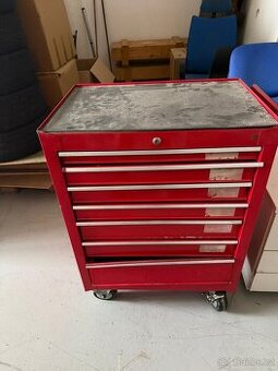 Dílenská skříň pojízdná.