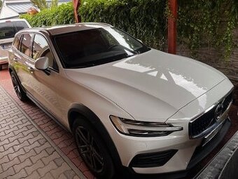VOLVO V60 2,0 D4 140 kW, 4x4,CROSS COUNTRY, DPH
