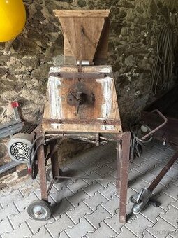 Šrotovník kameninový na obilí