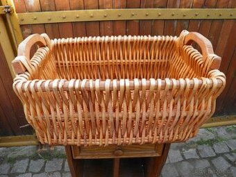 KOŠ NA DŘÍVÍ