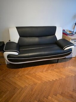 černobílý gauč o rozměrech 190x88x103 cm