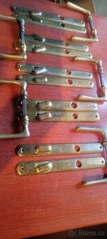 Mosazné kování , kliky na dveře. 5x