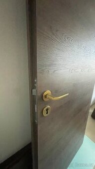 2 x interiorové dveře s obložkami 80cm