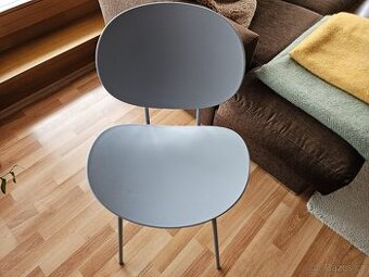 Plastová jídelní židle