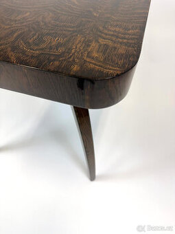 Konferenční stolek Halabala po renovaci - šelak, krásná dýha