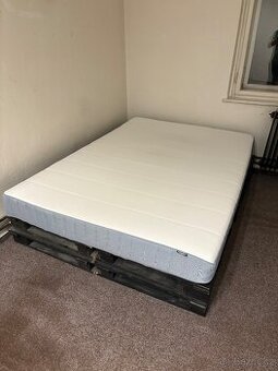 Matrace s paletovou postelí