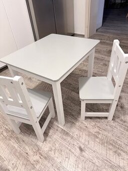 Dětský stůl + 2 židličky (60×50 cm) – šedý – použitý