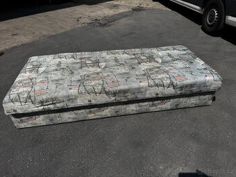 Jednolůžková postel s úložným prostorem