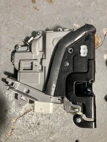 zámek pravých dveří Audi A5 Coupé 8T3 nový