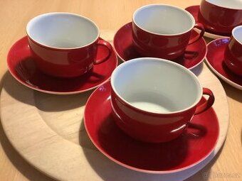 Sada porcelánových šálků z Československa