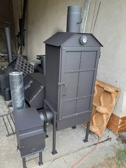 Zahradní udírna plechová-kovová s dřevěnou výplní