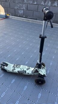 tříkolová koloběžka Nils Extreme