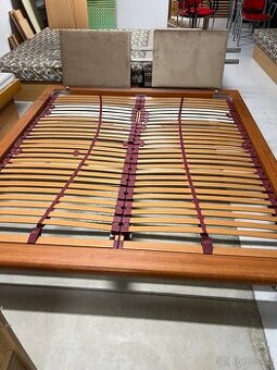 Manželská postel 180×200 cm