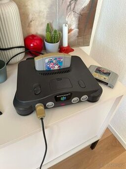 Nintendo 64 (N64) + ovladač + Super Mario 64 + F1 World Gran