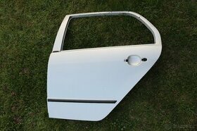 Škoda Fabia 1 lévé zadní dveře stříbrné 9102