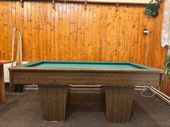 Kulečníkový stůl