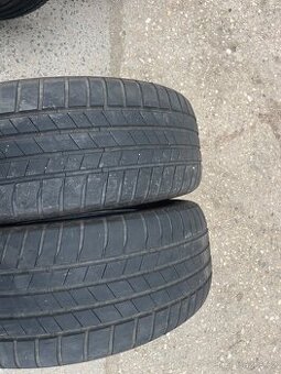 Pneu 215/55/17