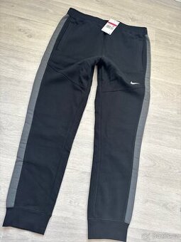 Tepláky Nike