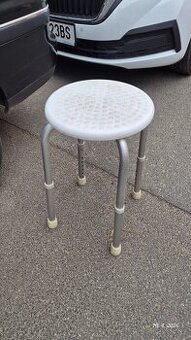 Stolička do koupelny