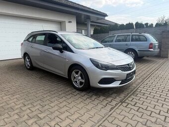 OPEL ASTRA SPORTS TOURER 1.2 96KW R.2022 MAX. VYBAVA
