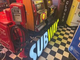 Subway - reklamní nápis (fast food)
