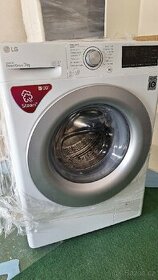 Automatická pračka LG 7kg. Prádla