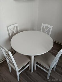 Jídelní stůl s židlemí 4+1