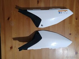 Prodám originál postranní kryty na Yamaha YZ 65 - 1