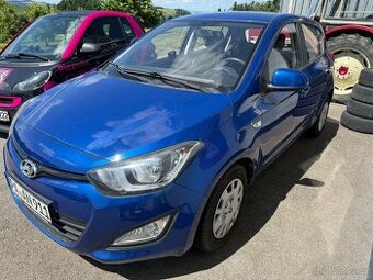 Hyundai I20 1.25 16v 63kw rok 8/2013 5 Star edition