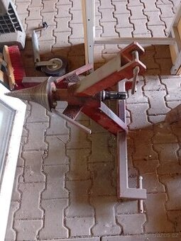 štípačka za traktor - 1