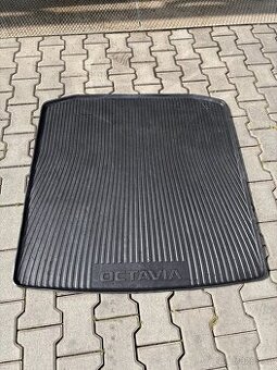 Plastová vana do kufru Škoda Octavia IV