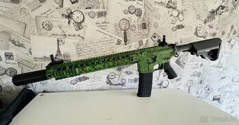 Prodám airsoftovou útočnou pušku AR-15