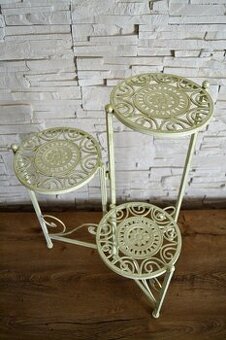 Kovový stojan na květiny 3místný