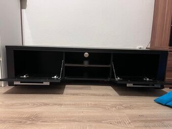 Skříňka pod televizi