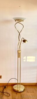 Stará mosazná stojací lampa s dvojím svícením a stmíváním