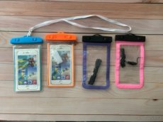 Obal vodotěsný na mobilní telefon - mix barev