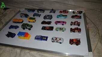 Autíčka Hot wheels za 25 ks různé, sestava A , B nebo C