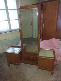 Toaletní skříňka / toaletka